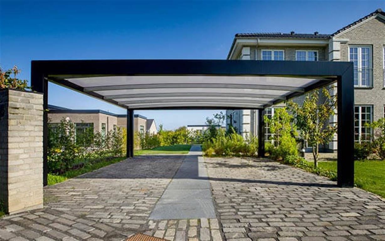 Vil du gerne have din bil i tørvejr? Så anskaf en carport
